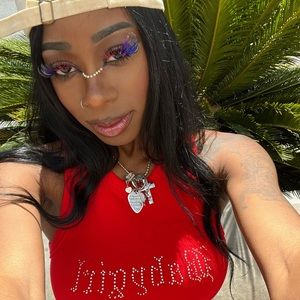 Meet your Posher, Azia